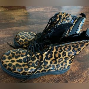 Torrid 9.5WW Stevie Leopard Boots